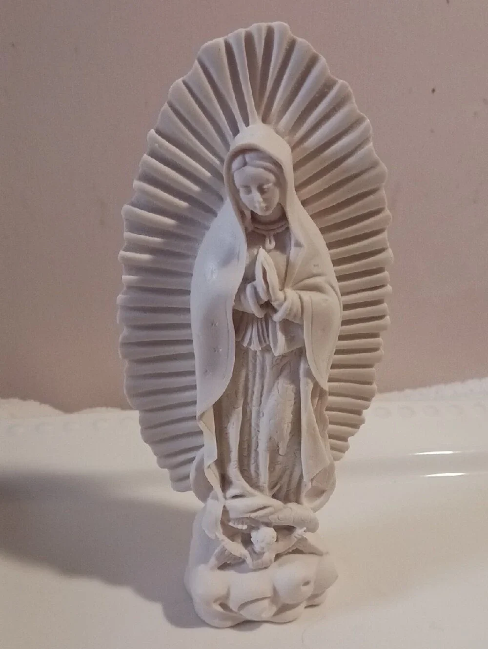 Beautiful White Virgin Mary Home Art Statue - Decorative Religious Figurine - Picture 12 of 12